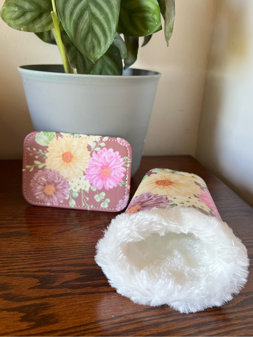 FLORAL PLUSH LINED EYEGLASS HOLDER UPRIGHT NEW IN BOX - Picture 6 of 8